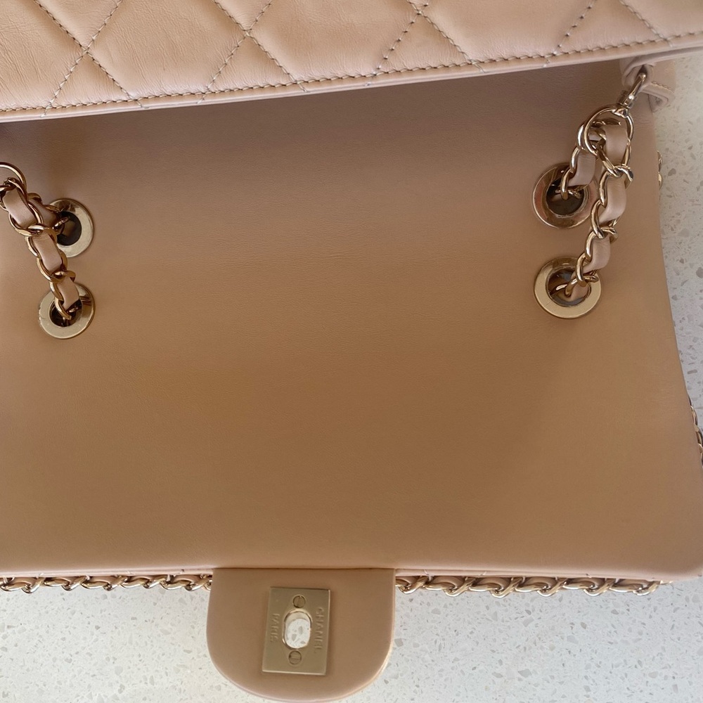 Authentic Rare Investment Chanel Running Chain Flapbag. Small Biege Lambskin - Picture 7 of 11